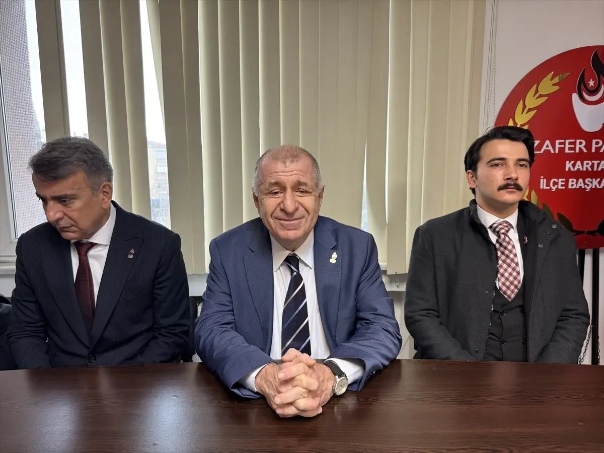Zafer Partisi Lideri Özdağ, Kartal İlçe Teşkilatı Açılışında Bulundu