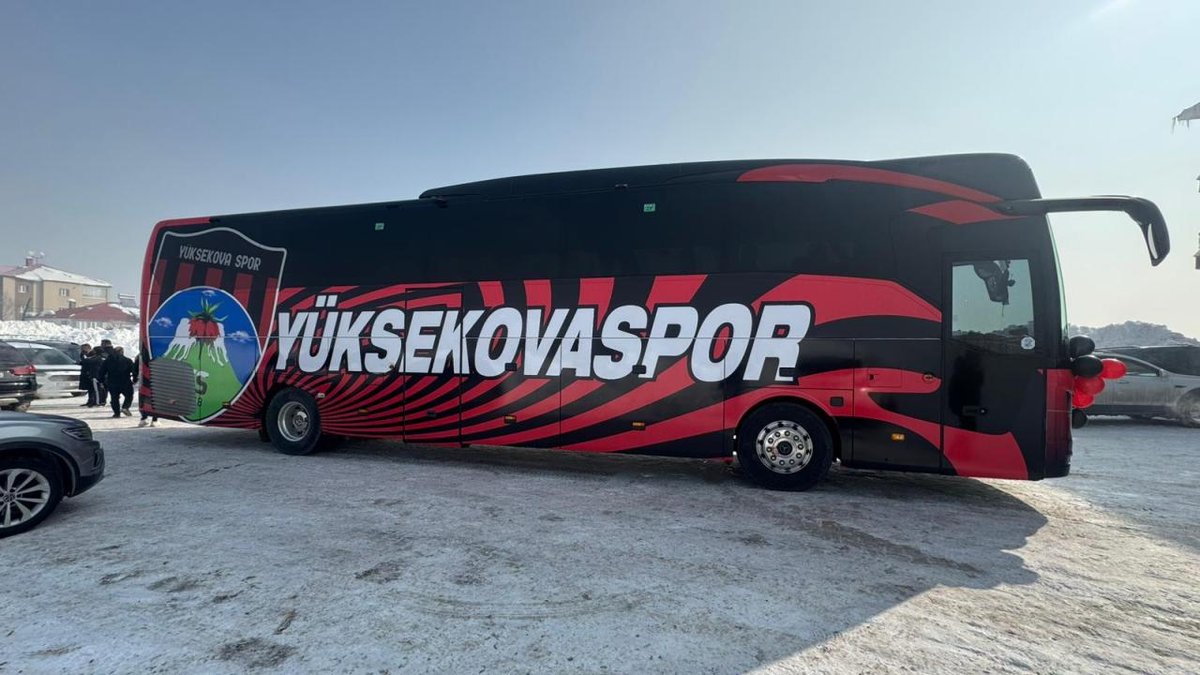 Cumhurbaşkanı Erdoğan, Kadın Futbol Ekibi'ne Araç Hediye Etti