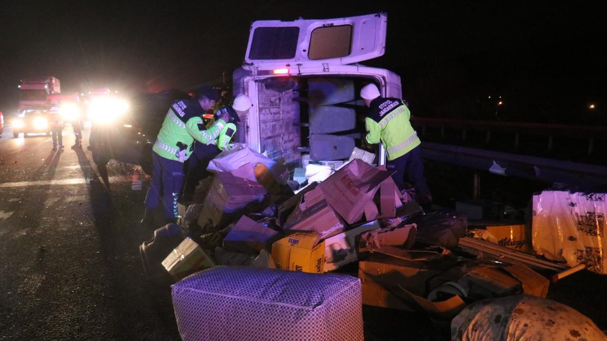 Sakarya'da Araç Çarpışması: Minibüs ile Otomobil Kaza Yaptı, 1 Ölü