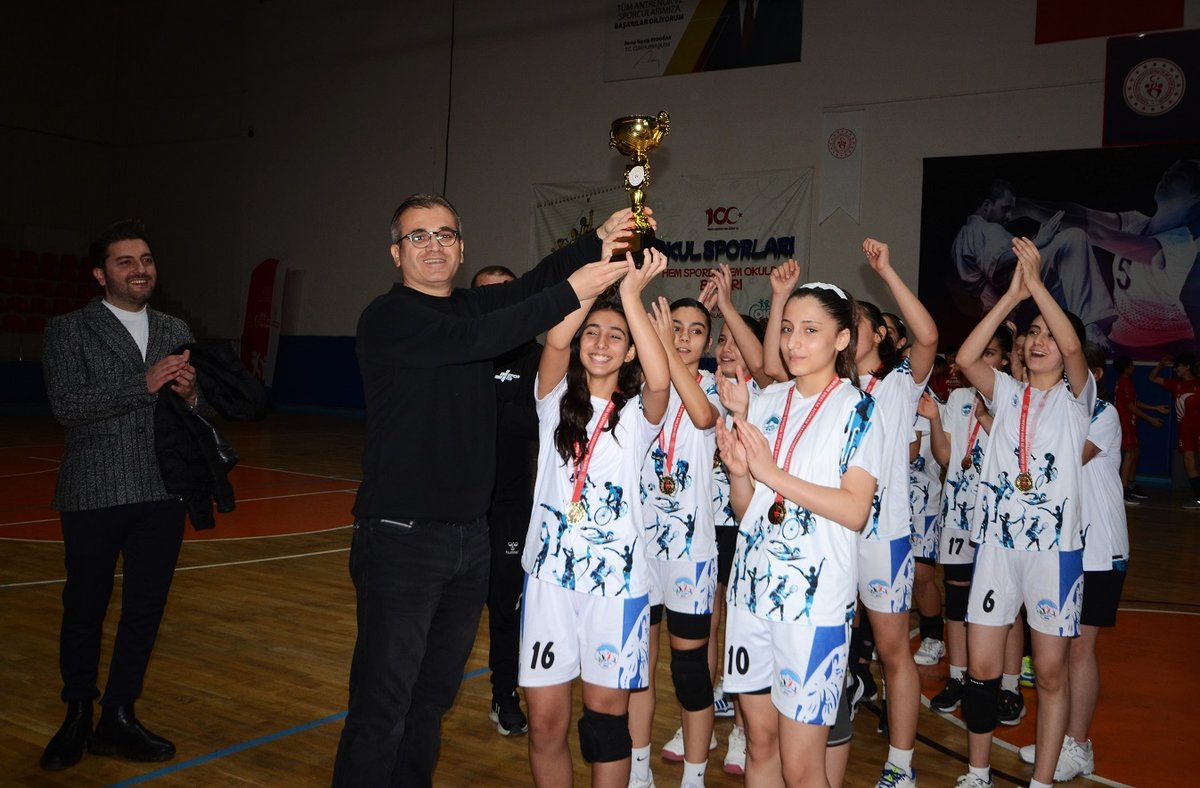 Büyükşehir Spor Kulübü Kız Hentbol Ekibi, Kayseri Şampiyonu Oldu