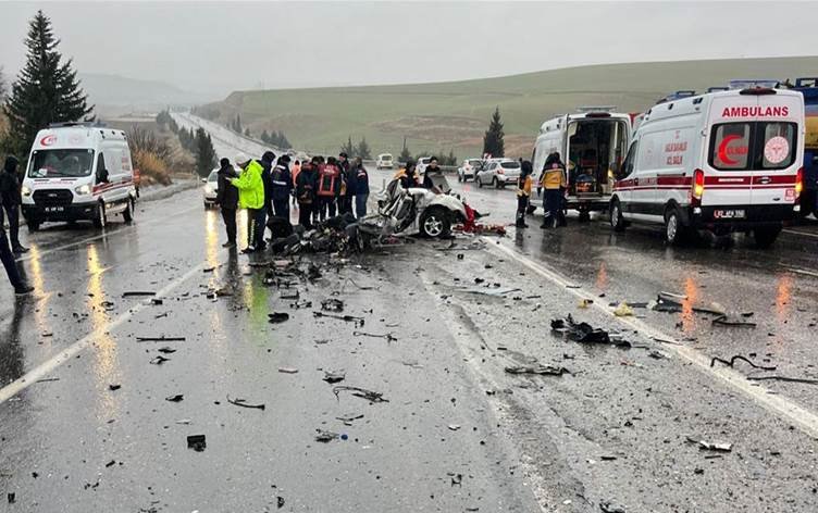 Adıyaman'da Otobüs ve Araç Çarpıştı: Can Kaybı ve Yaralılar Var