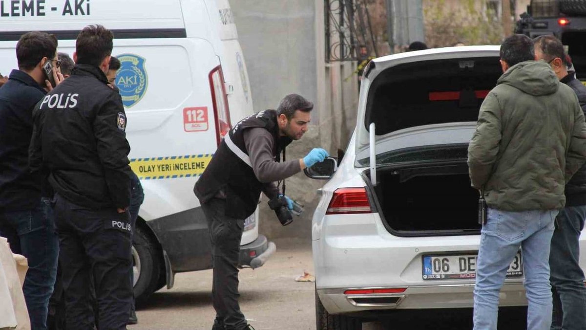 Adana Gülbahçesi'nde Taş, Sopalar ve Silahlarla Kavga: 1 Ölü, 5 Yaralı