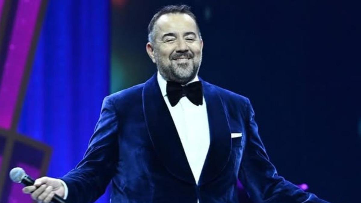 Ata Demirer Aşk İçin Coştu! Genç Sevgilisiyle Anlarını Paylaştı