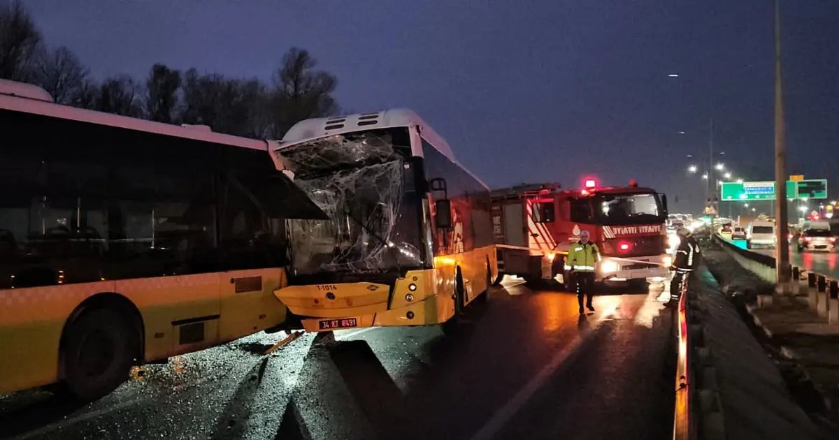 Başakşehir'de Üç İETT Otobüsü Çarpıştı, Yaralılar Bulunuyor