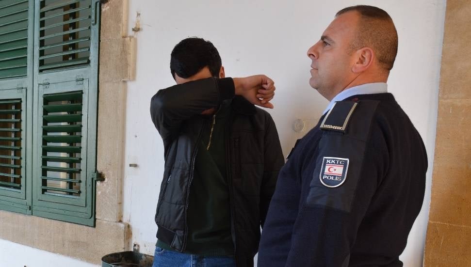 Gönyeli'de Hırsızlık Olayı: Yatak Odası Penceresinden Girdi, Kasayı Boşalttı