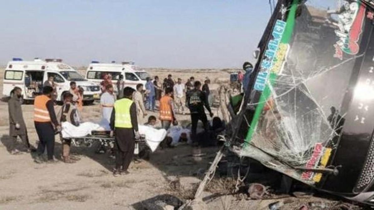 Pakistan'da İki Korkunç Kaza: 24 Can Kaybı, 45 Yaralı