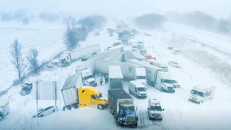 ABD'de Zincirleme Trafik Kazası: 100 Araç Çarpıştı