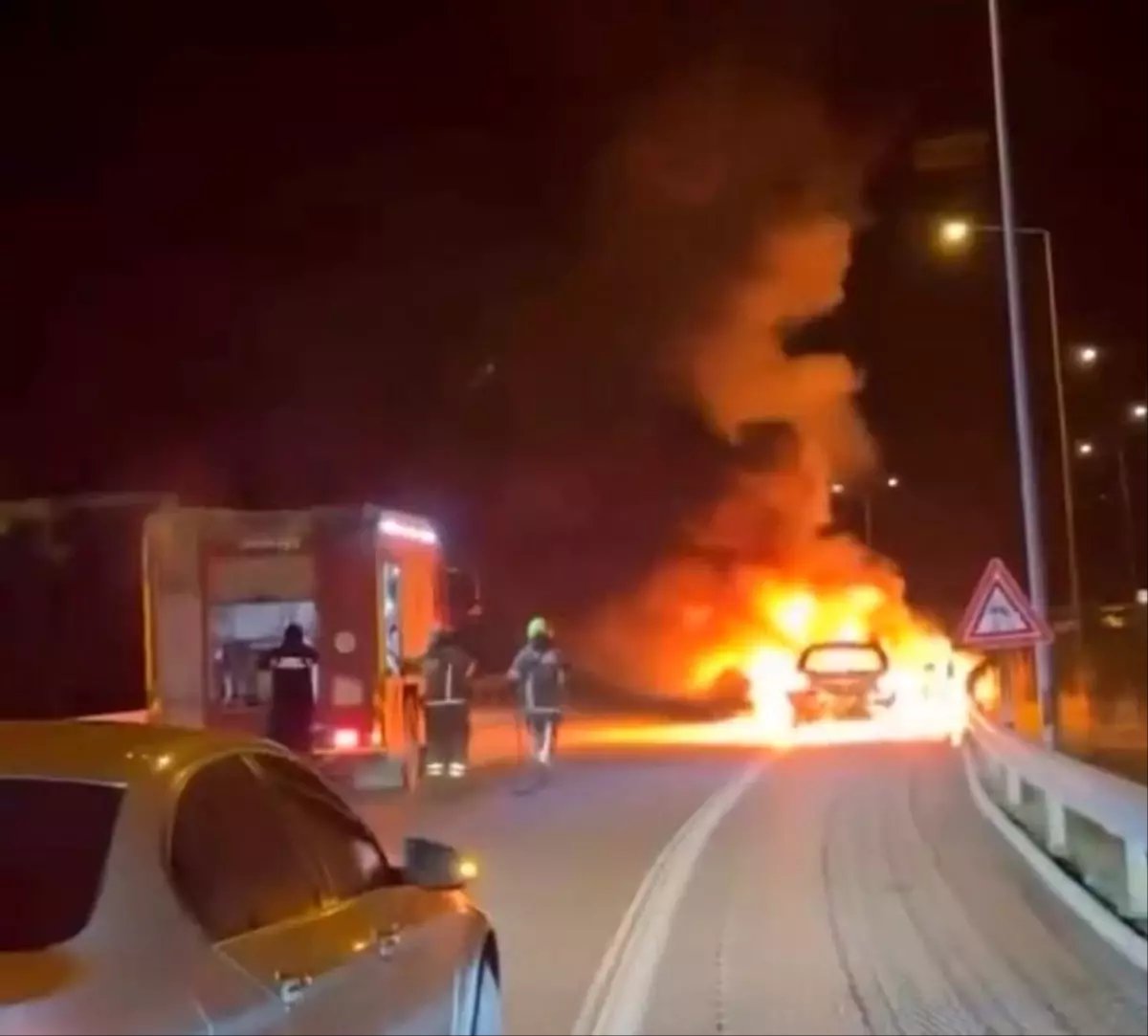 Bursa'da Araçta Meydana Gelen Yangın Olayı