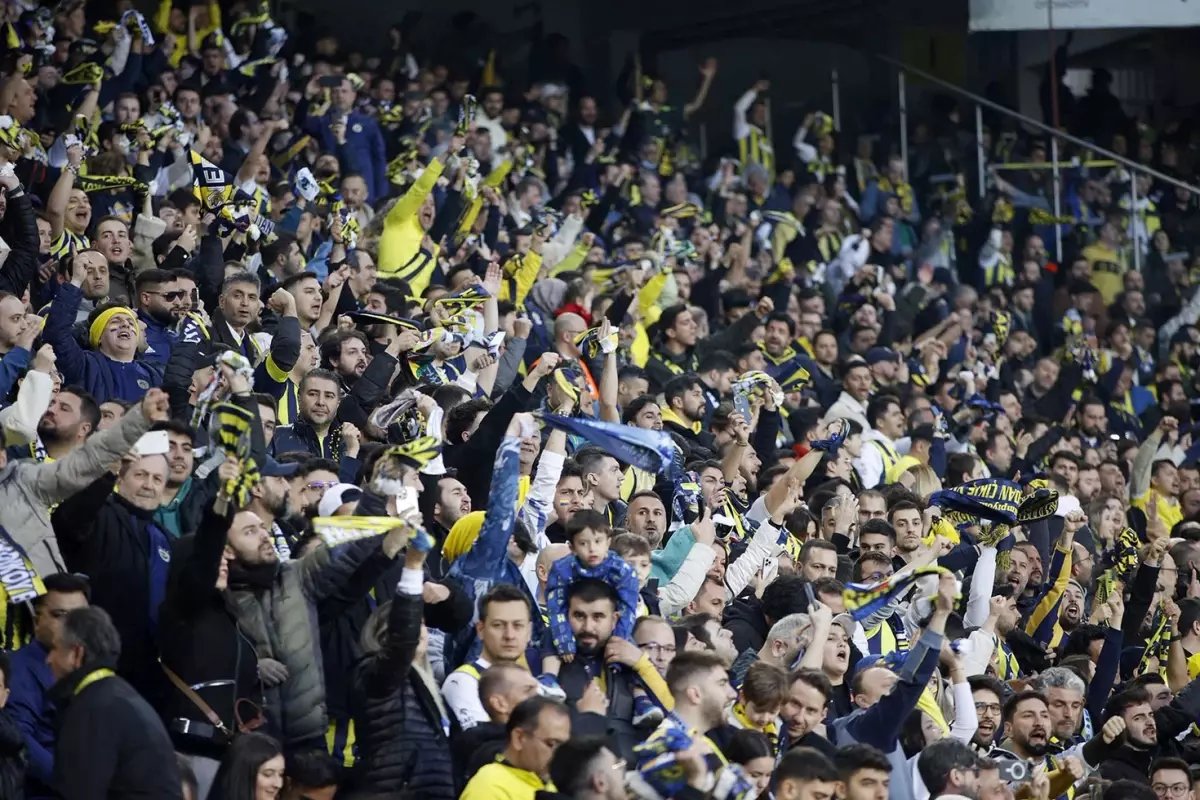 Fenerbahçe Destekçilerinin Ünlü İsim Hakkında Dikkat Çeken Yorumları!