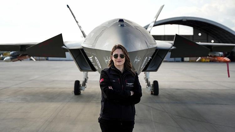 KIZILELMA'nın Kadın Pilotuyla Tanışın: İşte Hikayesi
