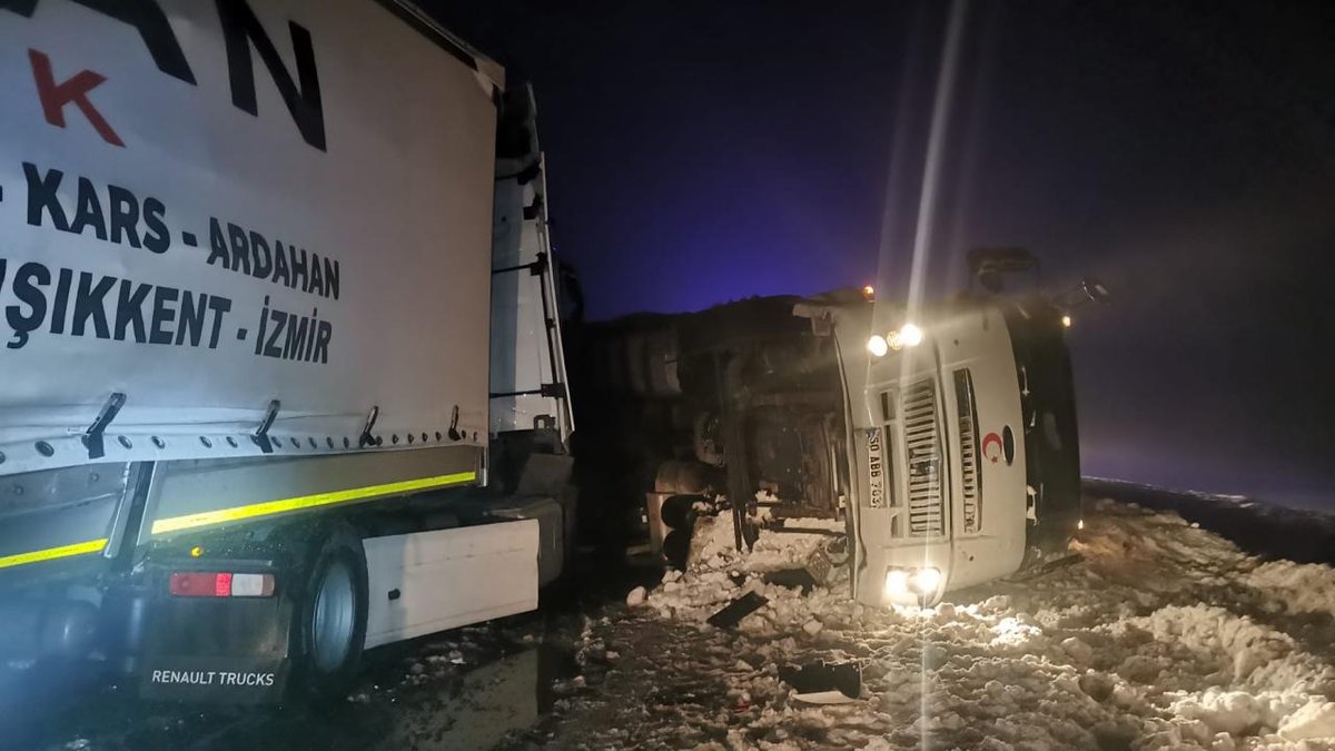 Sivas'ta Meydana Gelen Zincirleme Trafik Kazasında 8 Yaralı