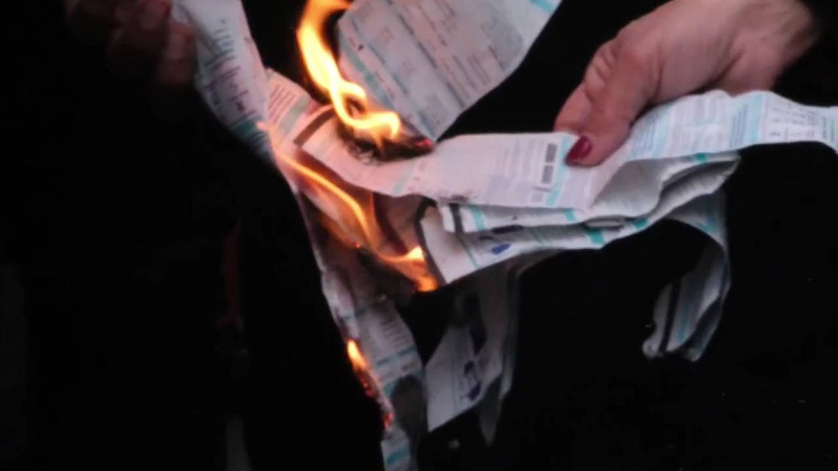 CHP Antalya'dan Elektrik Fiyatlarına Karşı Protesto: Faturaları Yaktılar