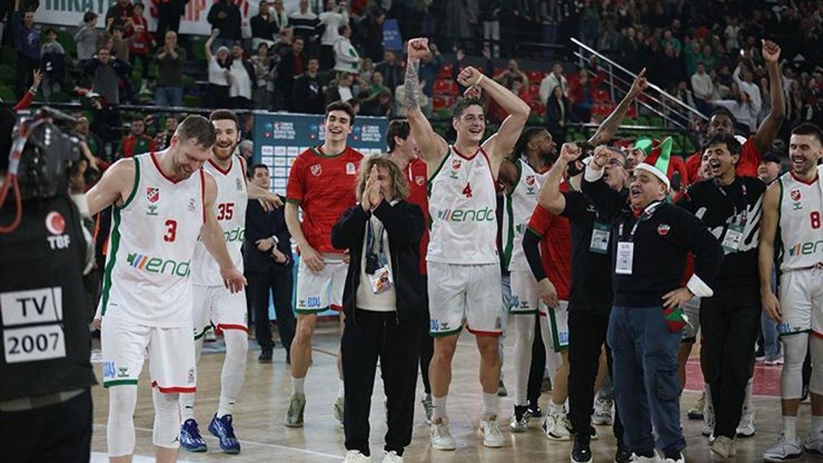 Karşıyaka'da Fenerbahçe Basketbol Takımını Konuk Ediyor