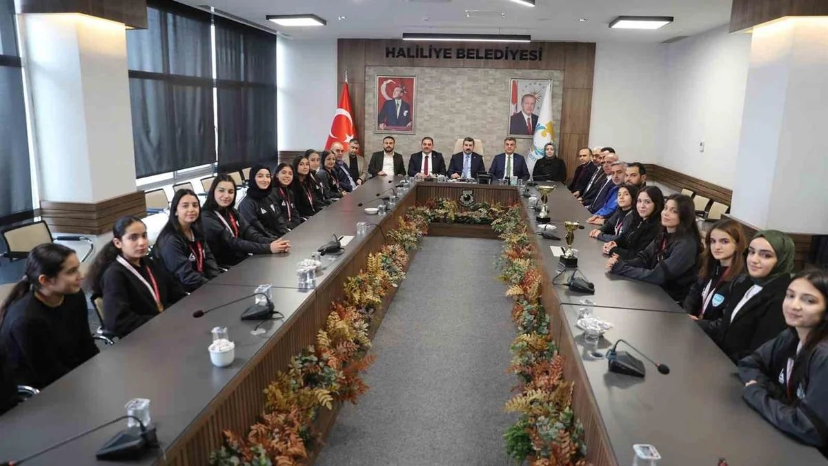 Şanlıurfa Haliliye Voleybol Şampiyonu, Başkan Canpolat'ı Ağırladı