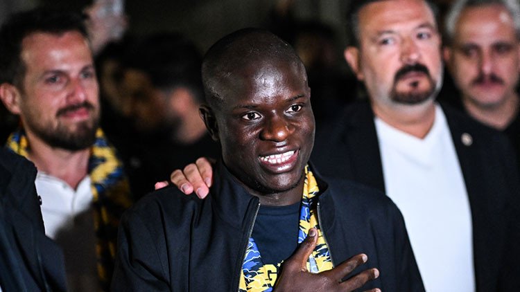 Fenerbahçe'nin Yeni İmzası Kante, Futbol Camiasında Ses Getirdi!