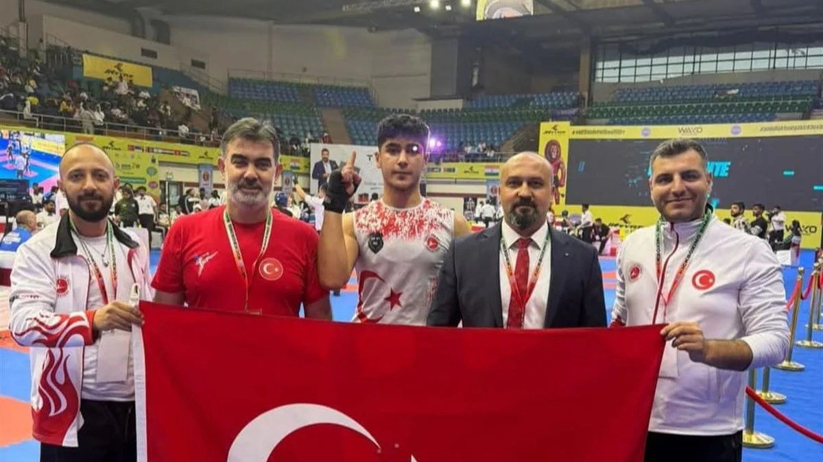 Malatya'daki Kick Boks Yarışmasında Altın Madalya Elde Edildi