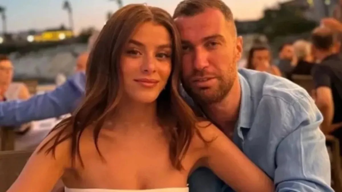 ‘Son Derece Mutluyuz’ İfadesiyle Dikkat Çektiler! Oğulcan Engin, İlayda Alişan’a Sevgi Dolu Öpücükler Verdi!