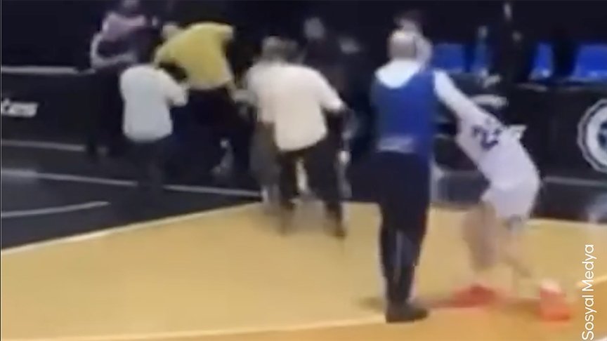 İtalya'da Avrupa Gençler Basketbol Turnuvasında Veli Saldırısı Yapıldı