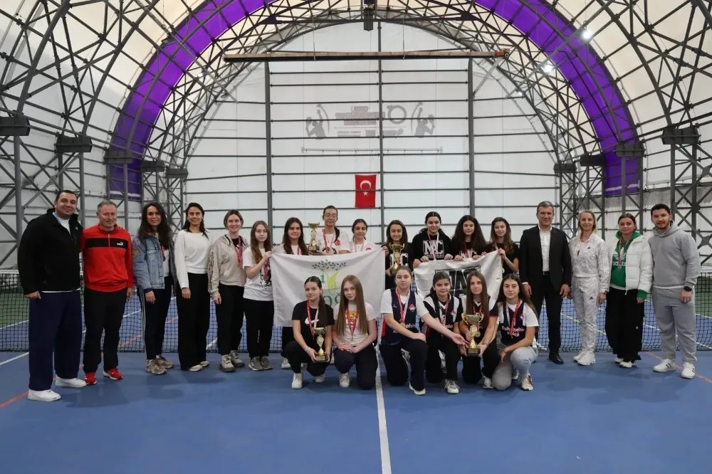 Ordu'da Tenis Turnuvasında Bahçeşehir ve Altınordu Şampiyon Oldu