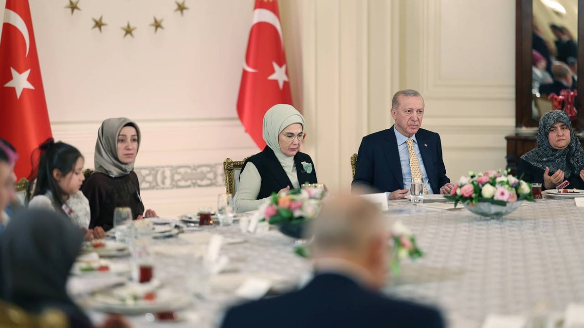 Erdoğan İftar Sofrasında Şehit Aileleriyle Bir Araya Geldi