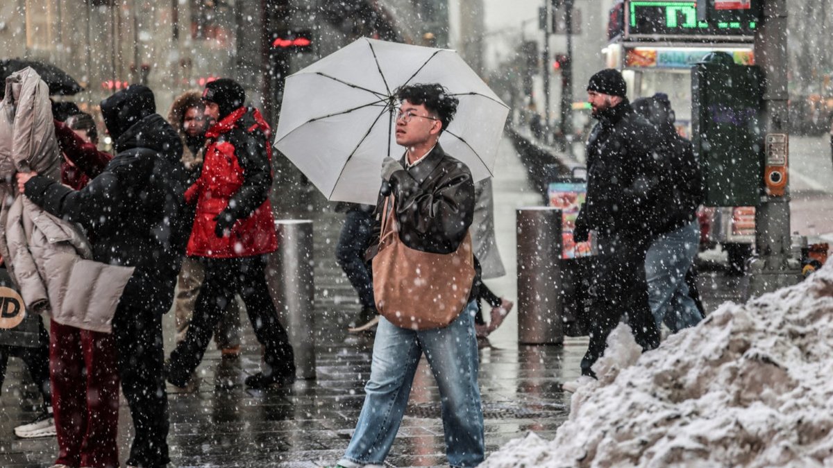 New York'ta Hayat Durduruldu: Ulaşım Kısıtlandı, Okullar Kapalı