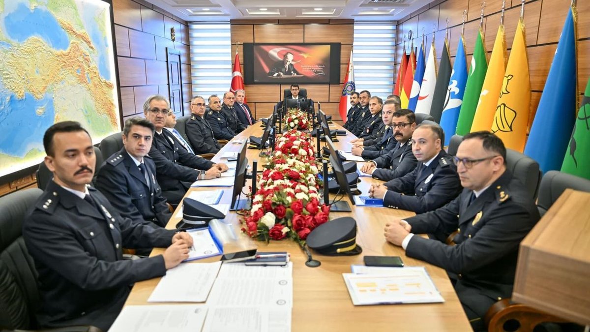 Uşak Valisi Kartal, Güvenlik Analiz Toplantısı Gerçekleştirdi