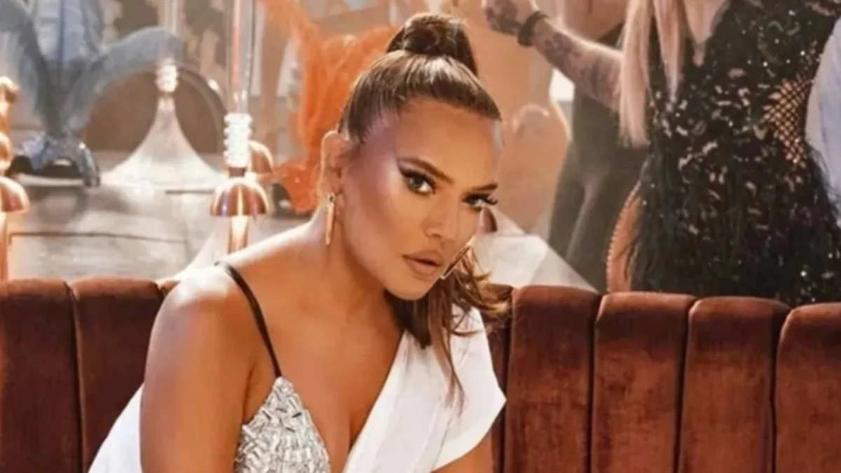 Demet Akalın’ın Tarzını Baştan Yarattığı Yeni Fotoğrafları!