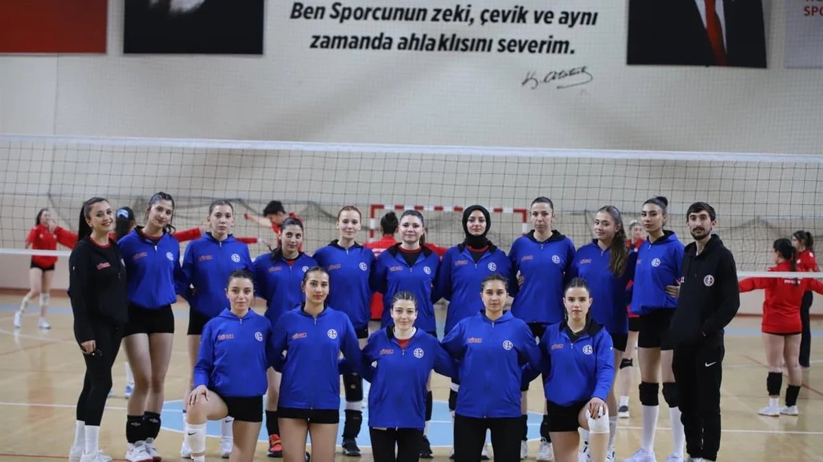 Erzurum Kadın Voleybol Ekibi İki Yıl Ardışık Şampiyonluk Elde Etti