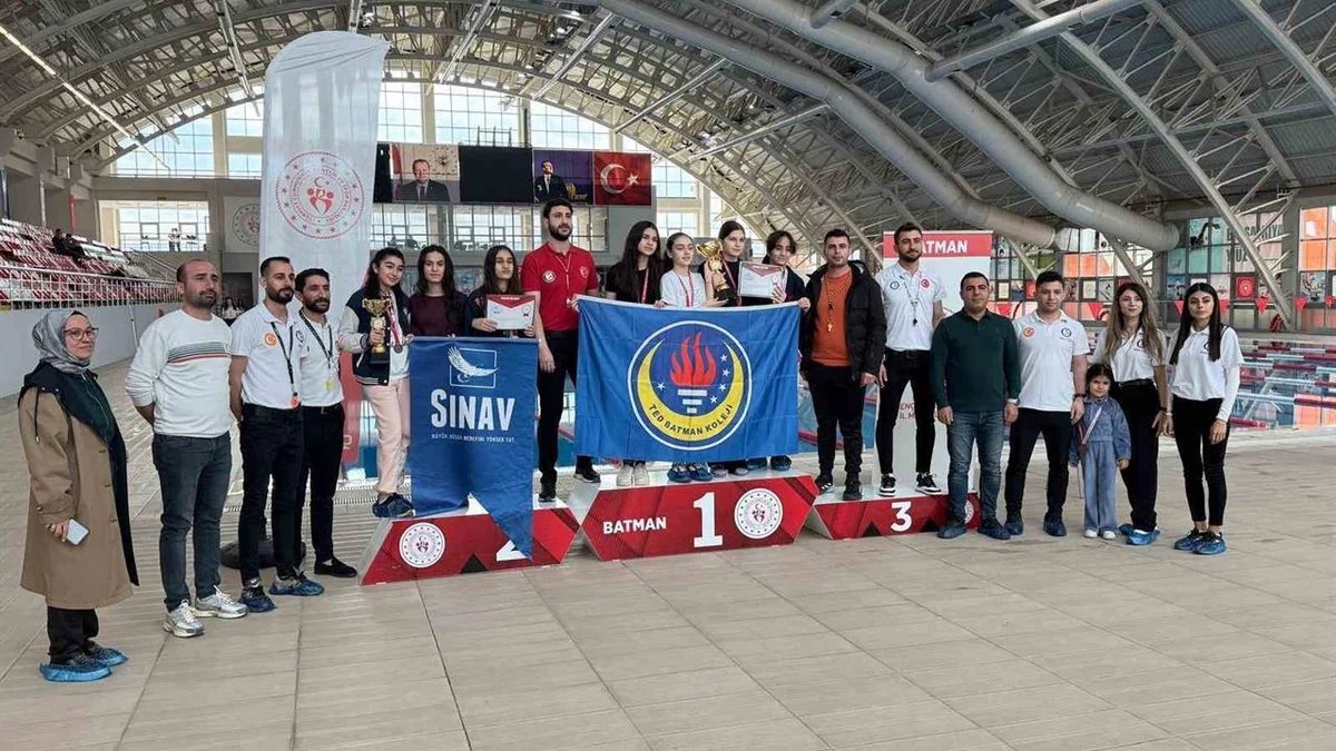 Batman Merkez'de Yüzme Yıldızları İl Şampiyonası Gerçekleşti