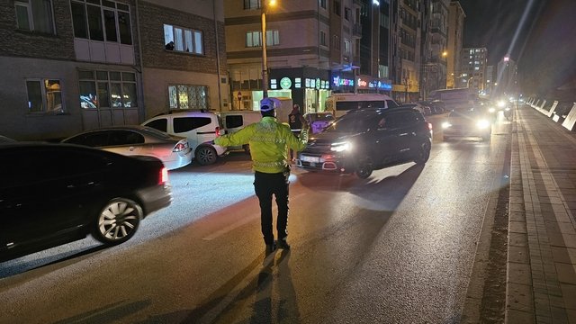 Eskişehir'de Güvenlik Ve Trafik Kontrolleri Gerçekleştirildi