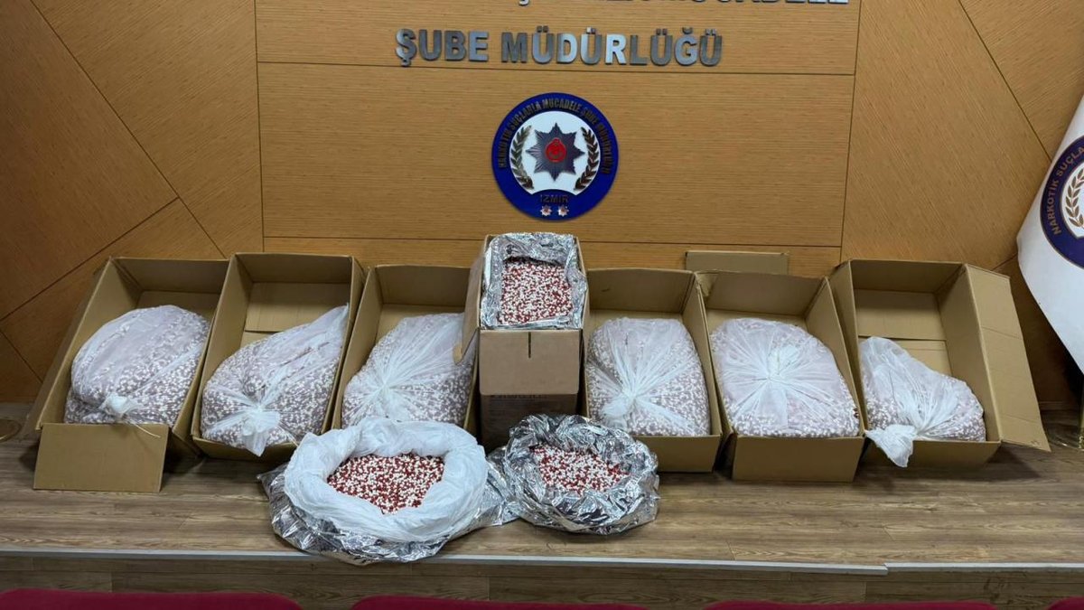 İzmir'de 356 Bin Adet Uyuşturucu Hap Yakalandı