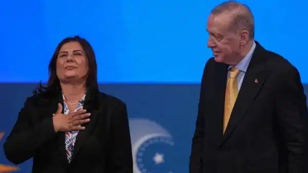 Çerçioğlu Afişleri Üzerine Soruşturma: CHP Gençlik Kolları Gözaltında!