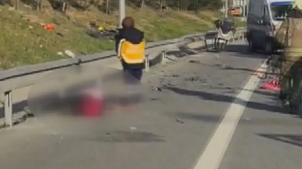 Eyüpsultan TEM Otoyolu'nda Çarpışma: Yaralılar ve Can Kaybı Var