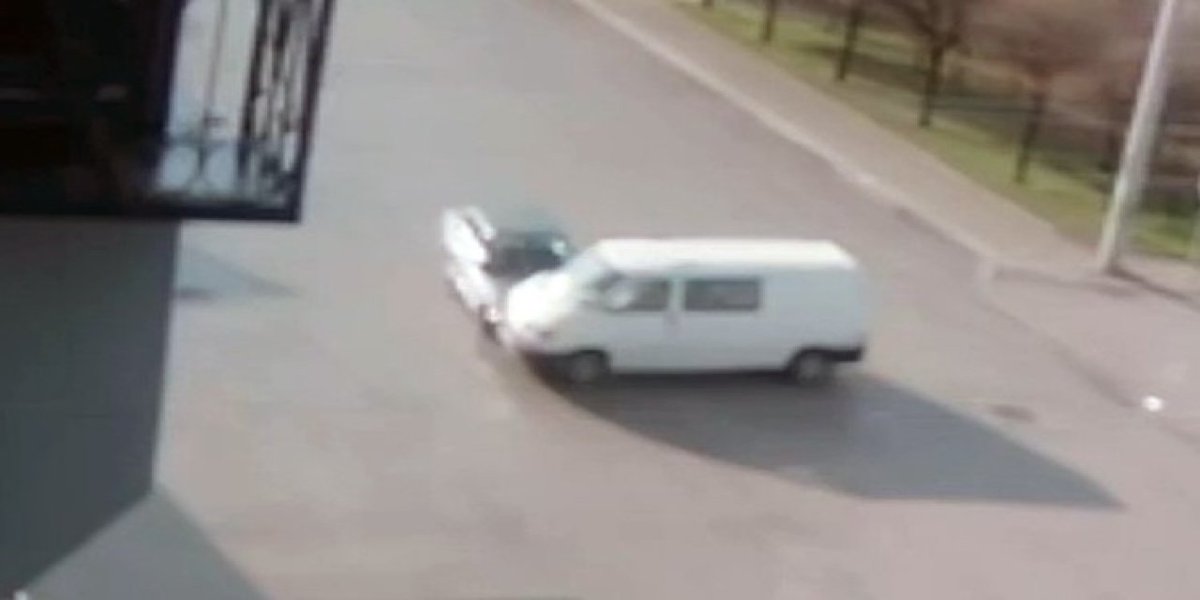 Karaman'daki Kavşakta Gerçekleşen Kaza Güvenlik Kamerasında