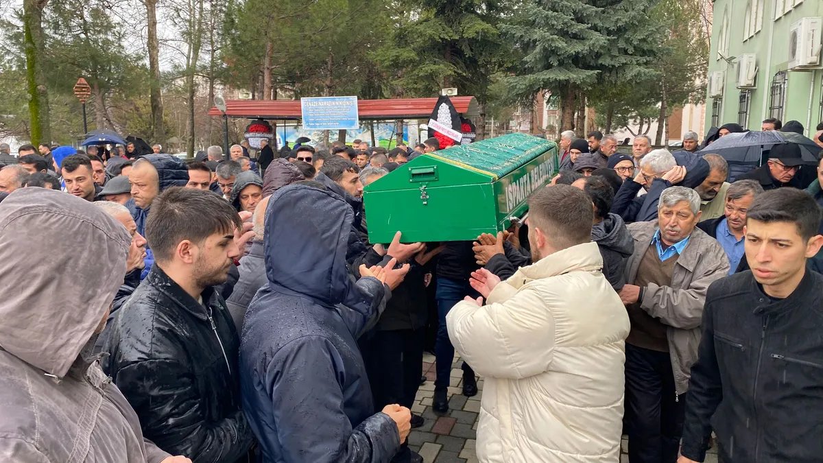 Isparta'da Aile Anlaşmazlığında Polis Memuru Defnedildi: Kardeşi Gözaltına Alındı