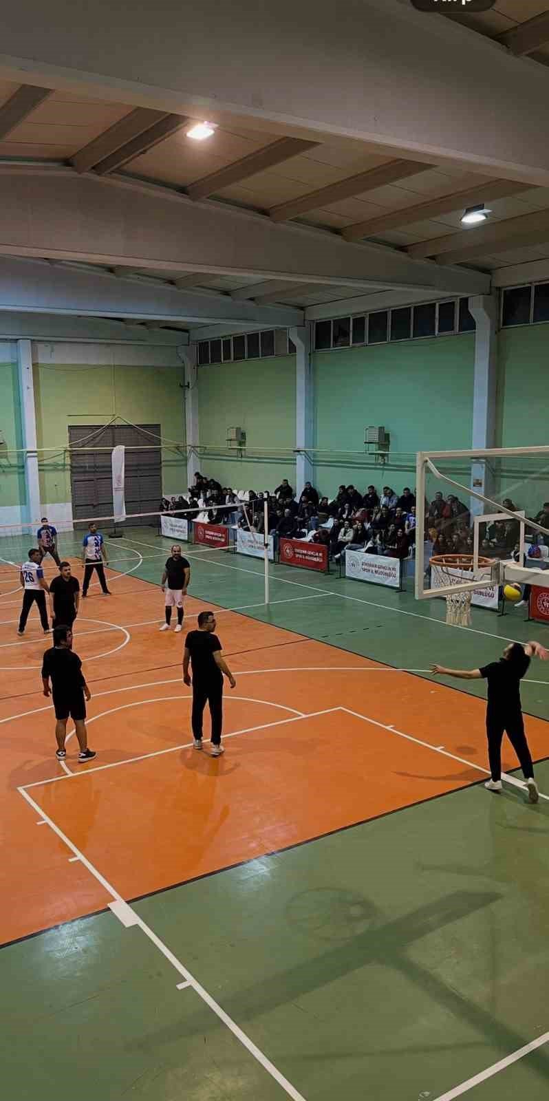 Beylikova'da Voleybol Yarışması Heyecanla Başladı