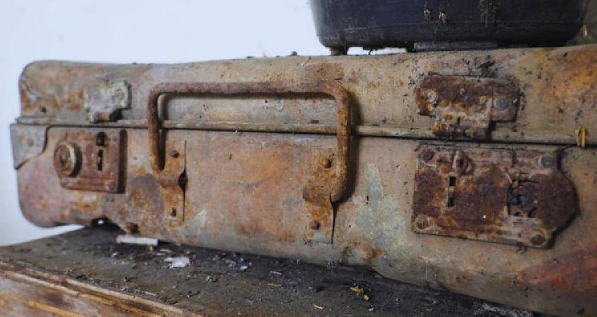 Banka Kasa İçinde Bulunan 100 Yıllık Bavulda Hazine Ortaya Çıktı