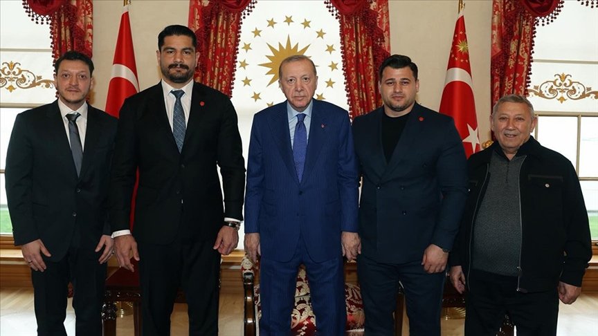 Cumhurbaşkanı Erdoğan, Türkiye Güreş Federasyonu Lideri Akgül'ü Ağırladı