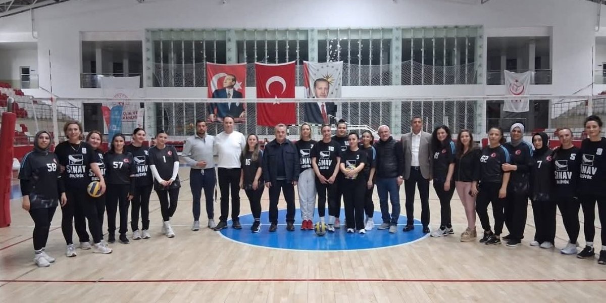 Bozüyük'te Düzenlenen Voleybol Yarışması