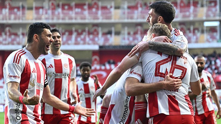 Antalyaspor, Eyüpspor'u 3-0'la Geçti (Süper Lig)