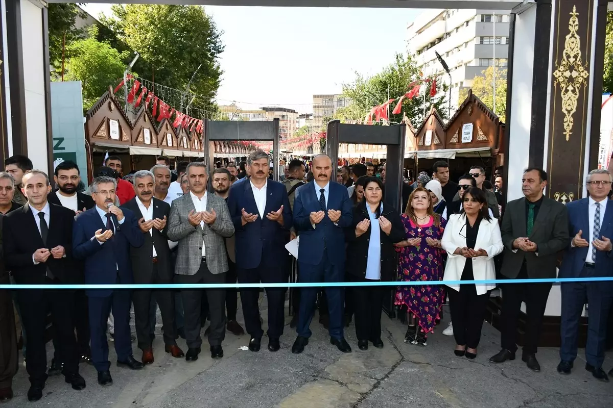 Batman'da Tekstil, Züccaciye ve Ayakkabı Fuarı Başladı