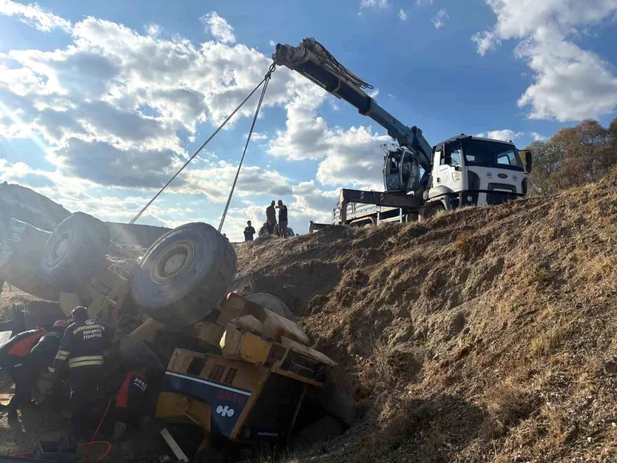 Eskişehir'deki Maden Ocağında İş Makinesi Kaza Yaptı