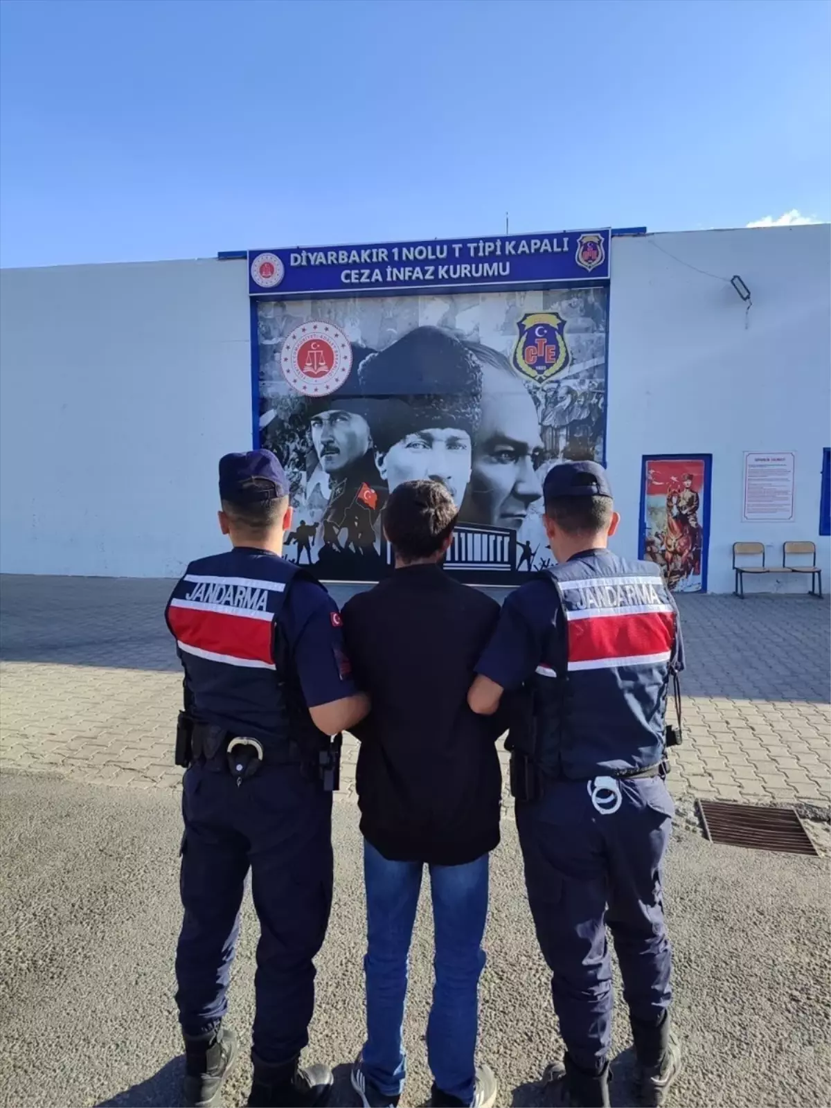 Diyarbakır'da Aranan 69 Kişi Polis Tarafından Yakalandı