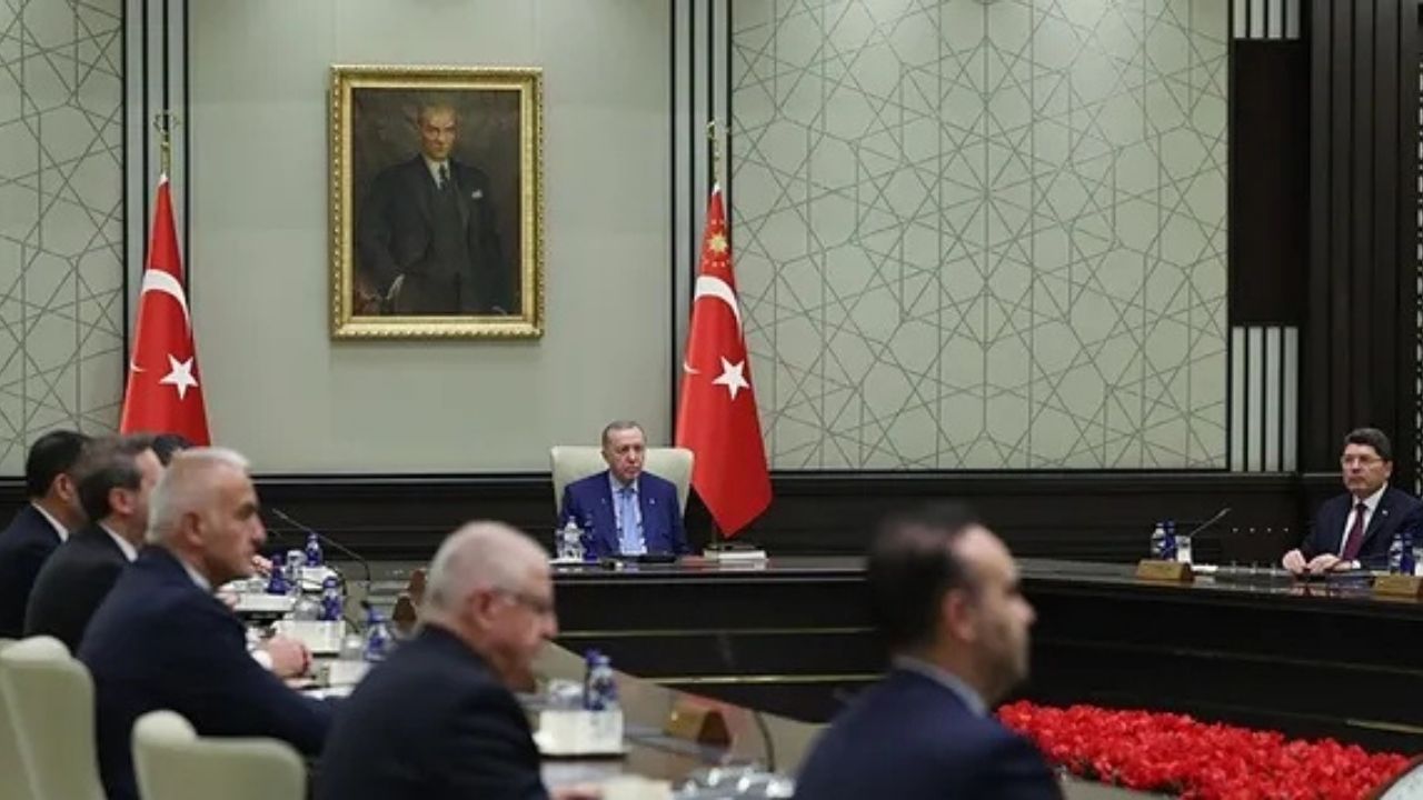 Cumhurbaşkanlığı Kabinesi Toplandı: Güvenlik, Ekonomi ve Asgari Ücret Gündemde
