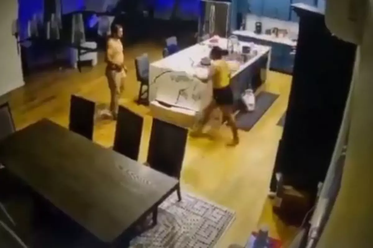 Karıya bıçakla saldıran kocası tabanca ile öldürdü.