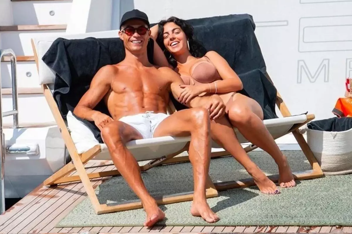 Ronaldo'nun çocuklarına annelerine servet değerinde hediye