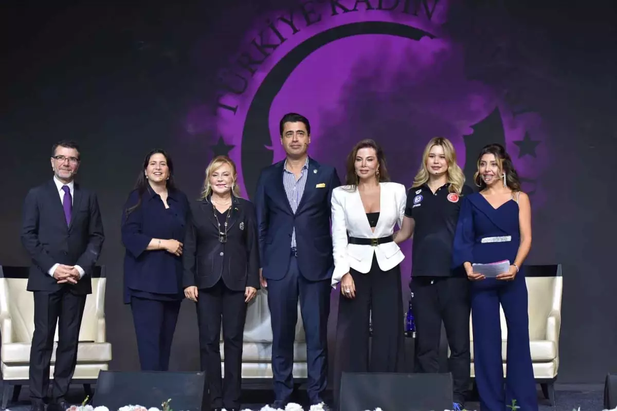 İlham Veren Kadınlar Zirvesi'nde ödül kazandı
