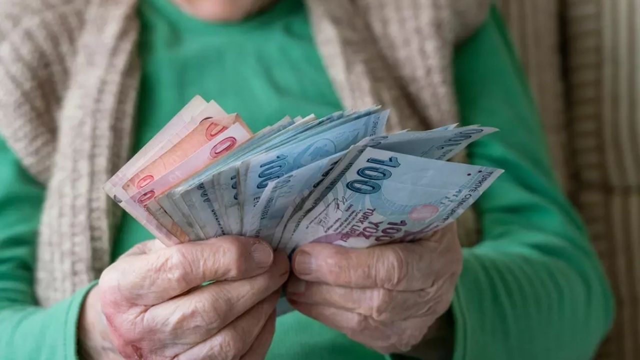 Emekli zammında kulisler hareketli: En düşük maaş için dikkat çeken rakam