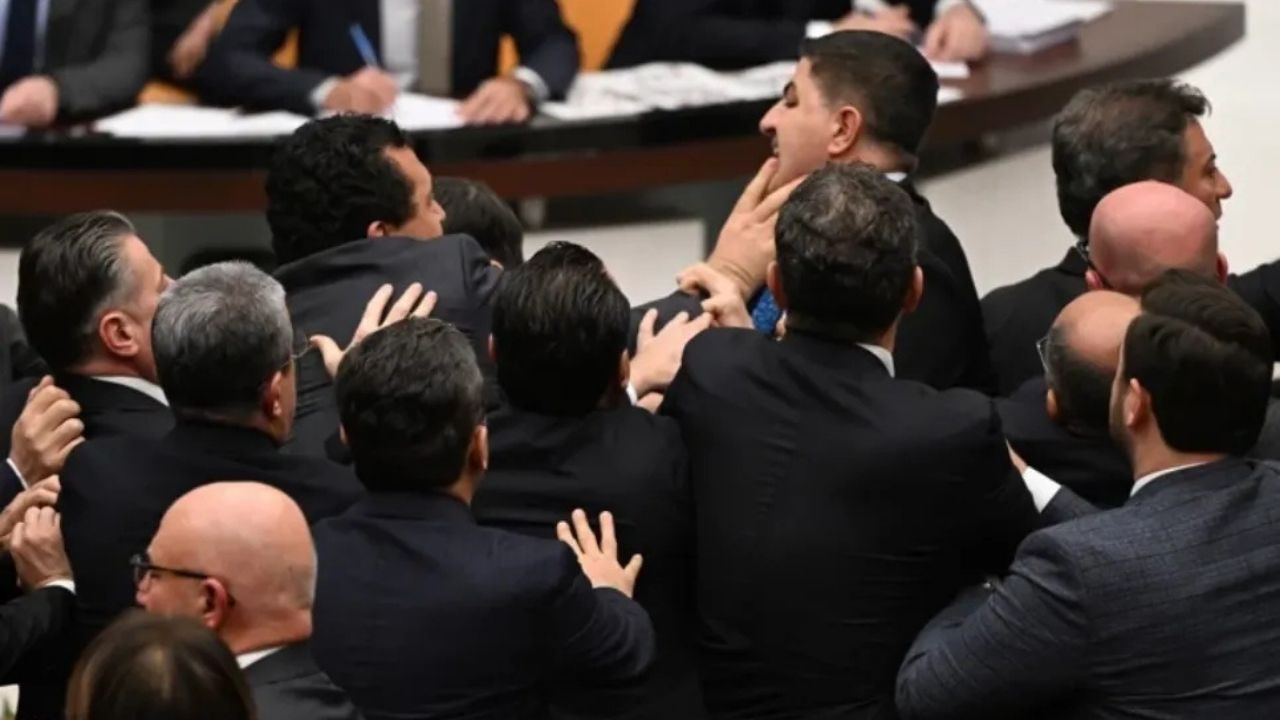 TBMM’de Bütçe Tartışması Gerilime Döndü: Milletvekilleri Arasında Arbede