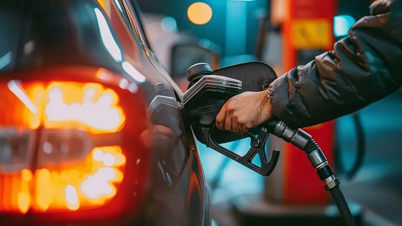 1 Ekim Öncesi Akaryakıt Fiyatları: Benzine Zam Gelecek Mi?